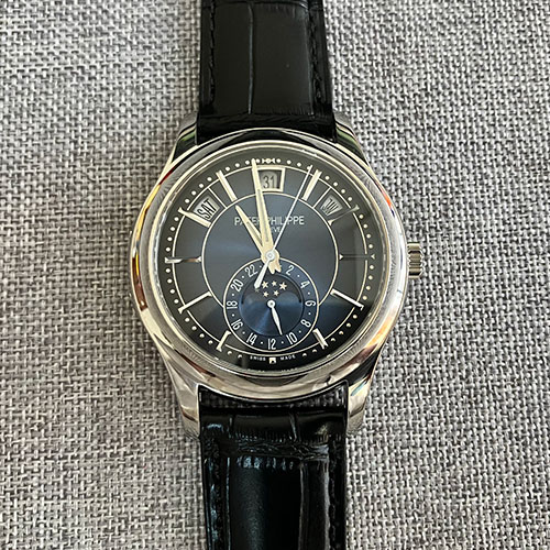 国内佐川便配達パテックフィリップアニュアル5205G-013(GR製造工場)