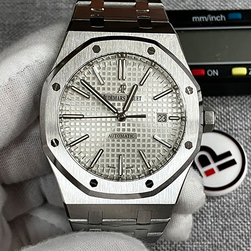 ギャランティー付属オーデマピゲロイヤルオーク15400ST.OO.1220ST.02 (IP製造工場)