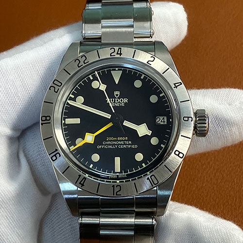 人気上昇ブランドチューダー ヘリテージブラックベイ プロ 79470-0001(ZF製造工場)