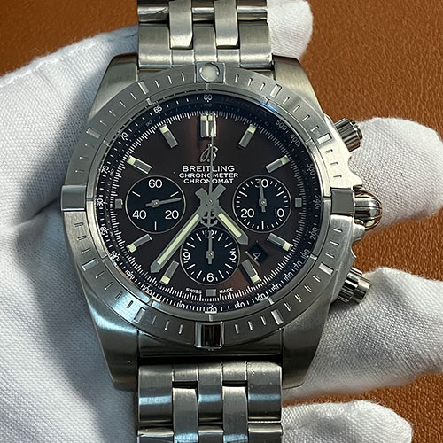 お得な時計ブライトリングAB0115101F1P2(EF製造工場)