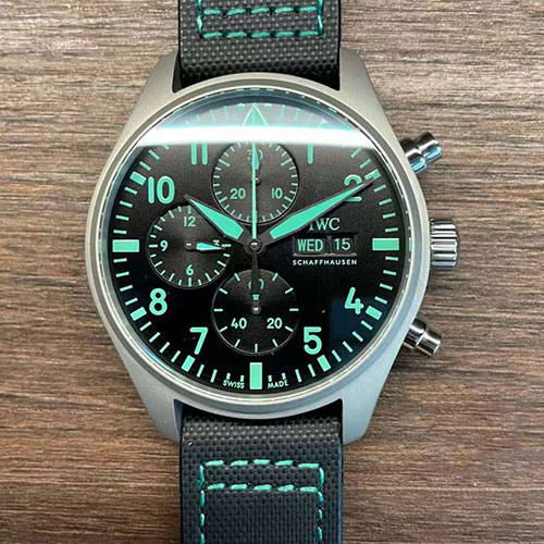 AZ製スーパーコピーウォッチIWCコピー パイロットウォッチ クロノグラフ41 メルセデスAMGペトロナス IWC388108 チタン/レザー 日本人気
