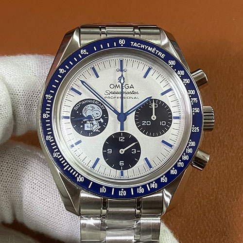 超高級時計オメガスピードマスター  310.32.42.50.02.001(OS製造工場)