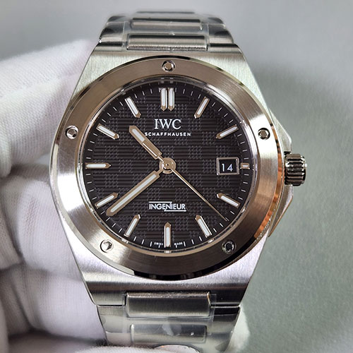 スペック検査完了品IWCインヂュニア IW328901(V7製造工場)